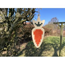 Gulerod - korsstingsfigur i tr� (str. L)