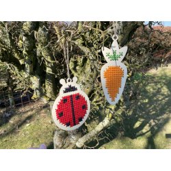 For�r - korsstingsfiurer i tr� (str. S)